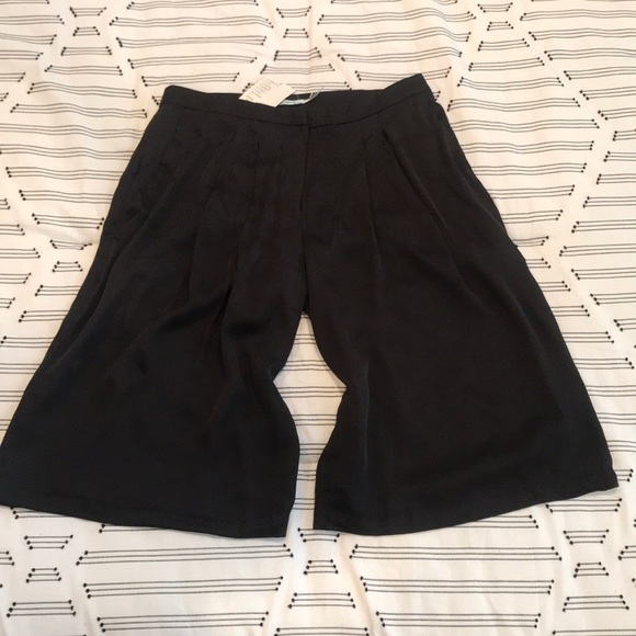 Unique and Comfy Urban Outfitters Bermuda Shorts - Picture 2 of 7